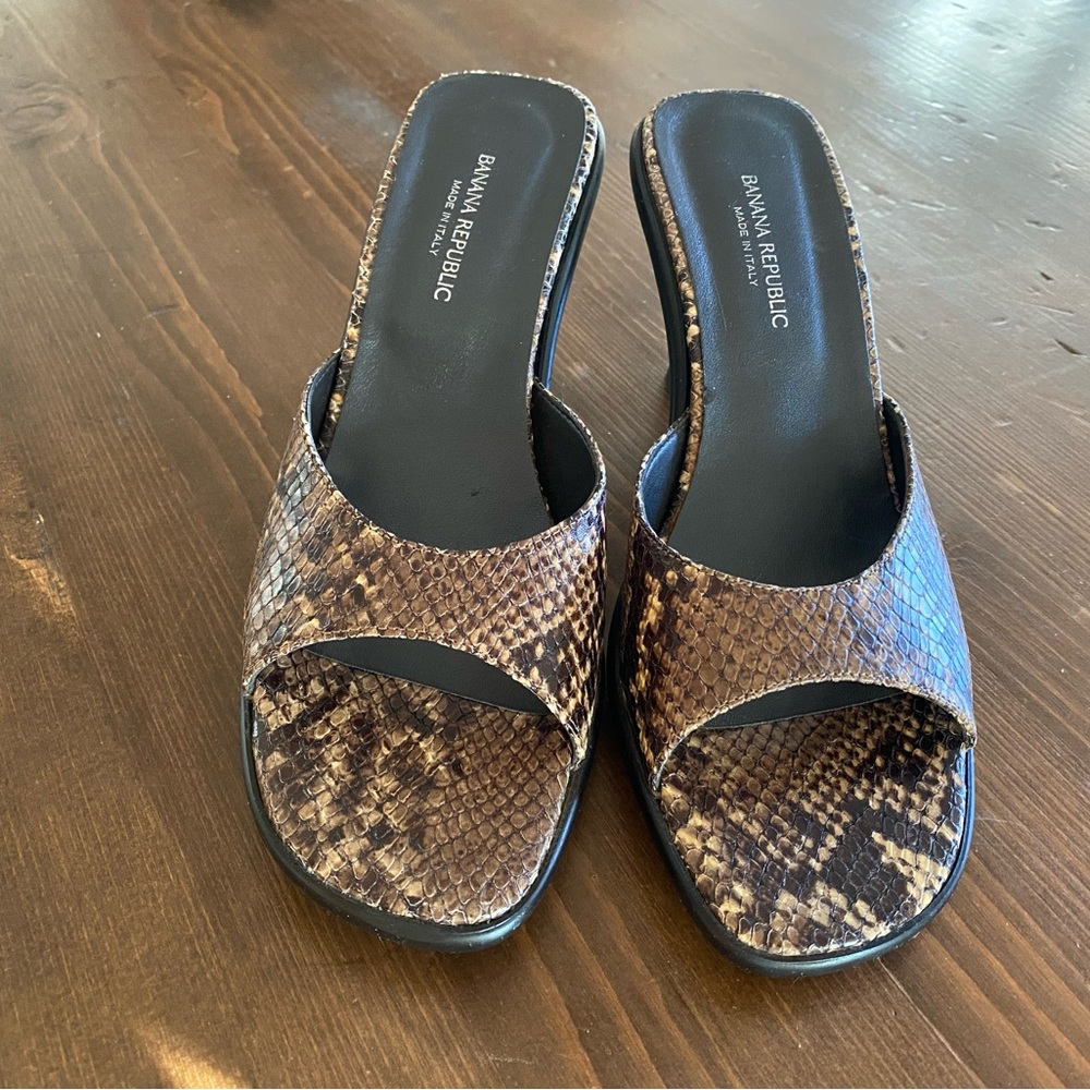 Banana Republic Snake Print  2” Heels,  7 US Natalie, Leather, Made In Italy NIB